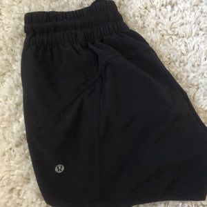 Lululemon Tracker Short V 4”